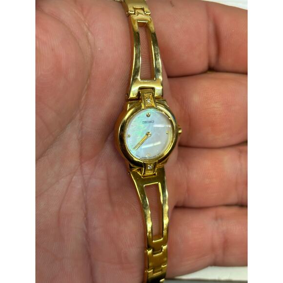 Seiko 1N00-0GN0 Mother Of Perl Dial Gold Tone Women’s Watch! New Battery!